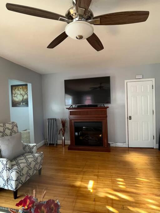 Three Bed One Bath Apt 25 Mins To Nyc Belleville Экстерьер фото